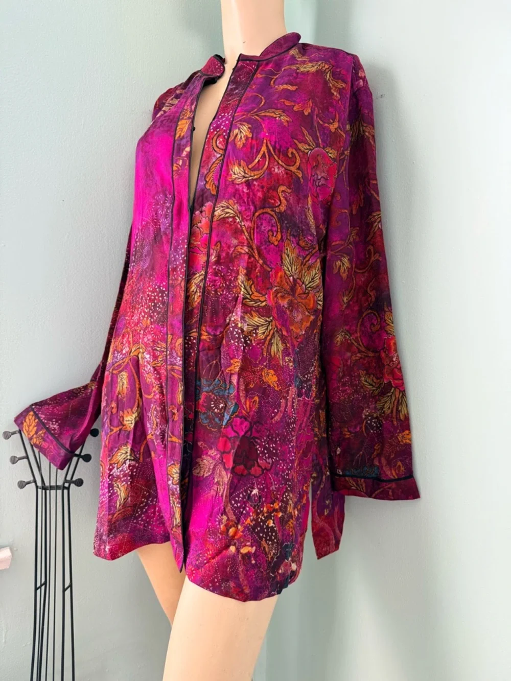 STUNNING NWT Chico's Artistico Vibrant Geisha Artsy Floral Silk Tunic Top - Picture 10 of 11